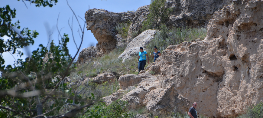 Scott-State-Park-Cliff-Hikers