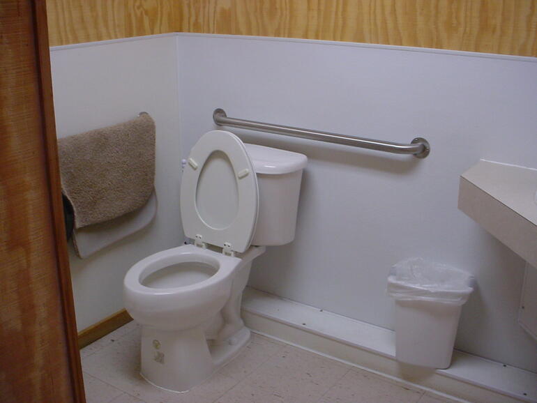 Wilson Lake Foxtail Cabin Bathroom